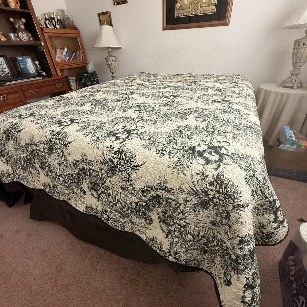 Vintage French Country Toile Quilt Black White Reversible Scalloped Full Queen